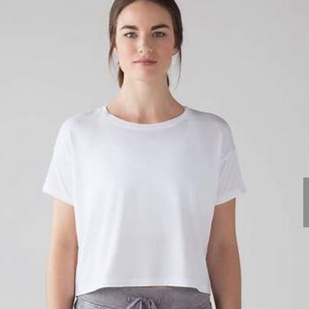 Lululemon Cates tee in good condition